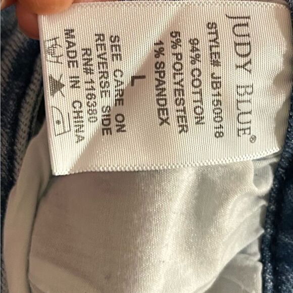 Judy Blue Light Wash Distressed Raw Hem Jean Shorts Size Large JB150018 - Picture 9 of 10